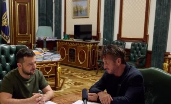 Жүжигчин Шон Пэнн "Оскар"-ын шагналаа авалгүйгээр Украин улсыг зорьжээ