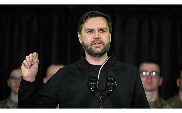 Америкийн дэд ерөнхийлөгч хятадуудыг доромжилсон үг хэрэглэснийг хэвлэлүүд шүүмжилж байна