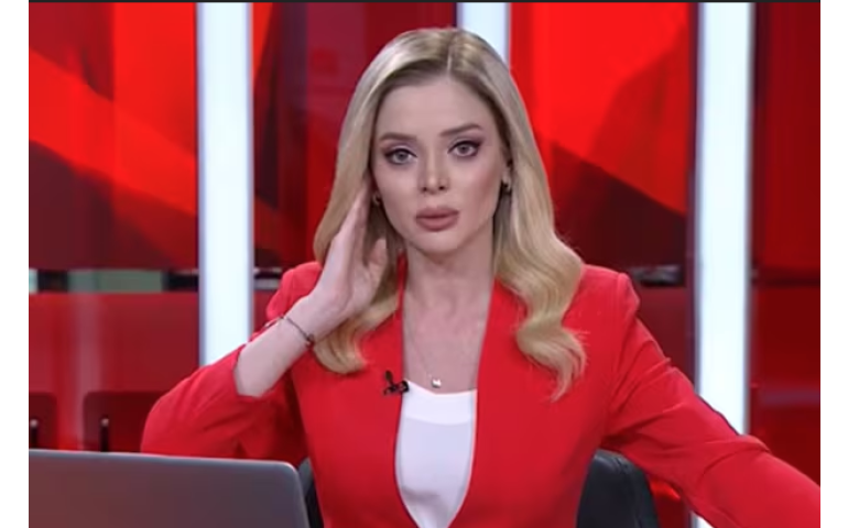 Турк: Газар хөдөлж байхад телевизийн хөтлөгч бүсгүй ажлаа үргэлжлүүлсээр байжээ