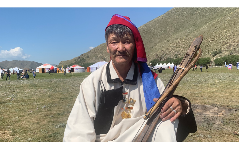 Ихэл хуурч М.Балжир: Арван гурван настайдаа хуур хийж байлаа