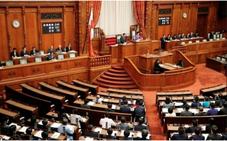 Японы парламентын зургаан гишүүн тутмын нэг нь огт хөрөнгөгүй